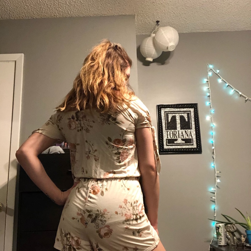 Flower romper - Picture 3 of 3